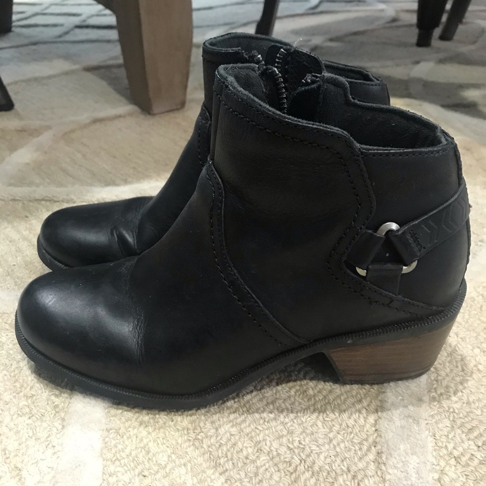 Teva black booties sz 7